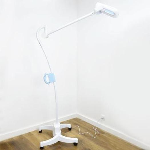 WELCH ALLYN GS900 MOBILE OPERATING LIGHT ON LED STAND, MULTI-DISCIPLINARY