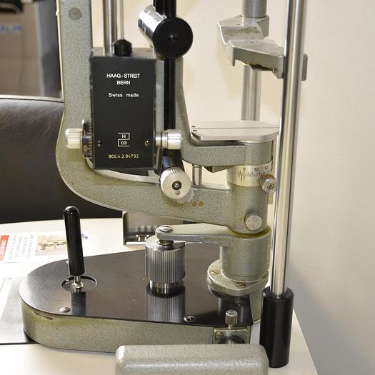 D'occasion LAMPE A FENTE HAAG STREIT BM 900 MOUVEMENTS TRIDIMENTIONNELS AVEC TONOMÉTRE  À APLANATIONS