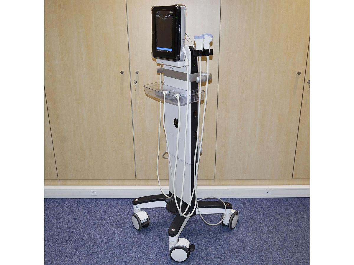 D'occasion GENERAL ELECTRIC GE VENUE 40 PORTABLE ULTRASOUND ON ITS MOBILE STAND
