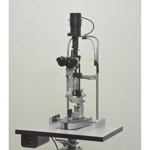 Used HAAG STREIT BM 900 SLIT LAMP WITH THREE-DIMENSIONAL MOVEMENTS, ON ITS VARIABLE HEIGHT TABLE