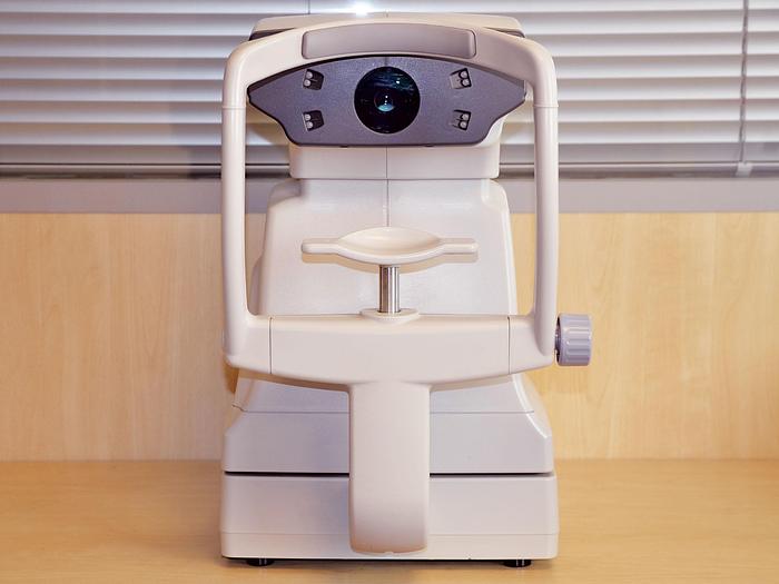 Used AUTO-KERATO-REFRACTOMETER TOPCON KR 8900