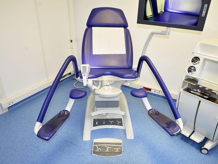 Used GYNECOLOGICAL WORKSTATION COMPOSED OF A GYNECOLOGICAL CHAIR, A VIDEO COLPOSCOPE, AN LCD SCREEN, AND A LINET BORCAD GRACIE MODEL INSTRUMENT TROLLEY