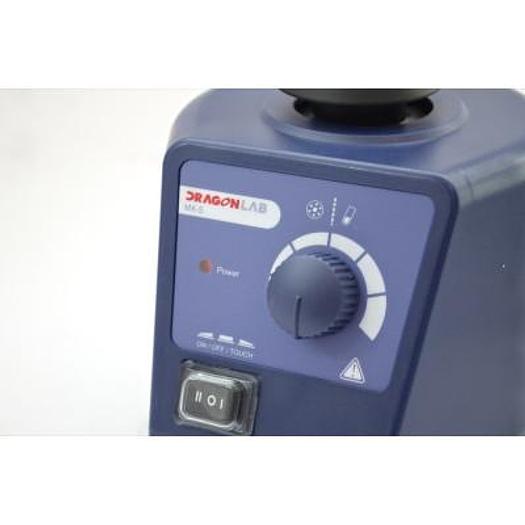 STIRRER FOR MIXING SOLUTIONS IN TEST TUBES