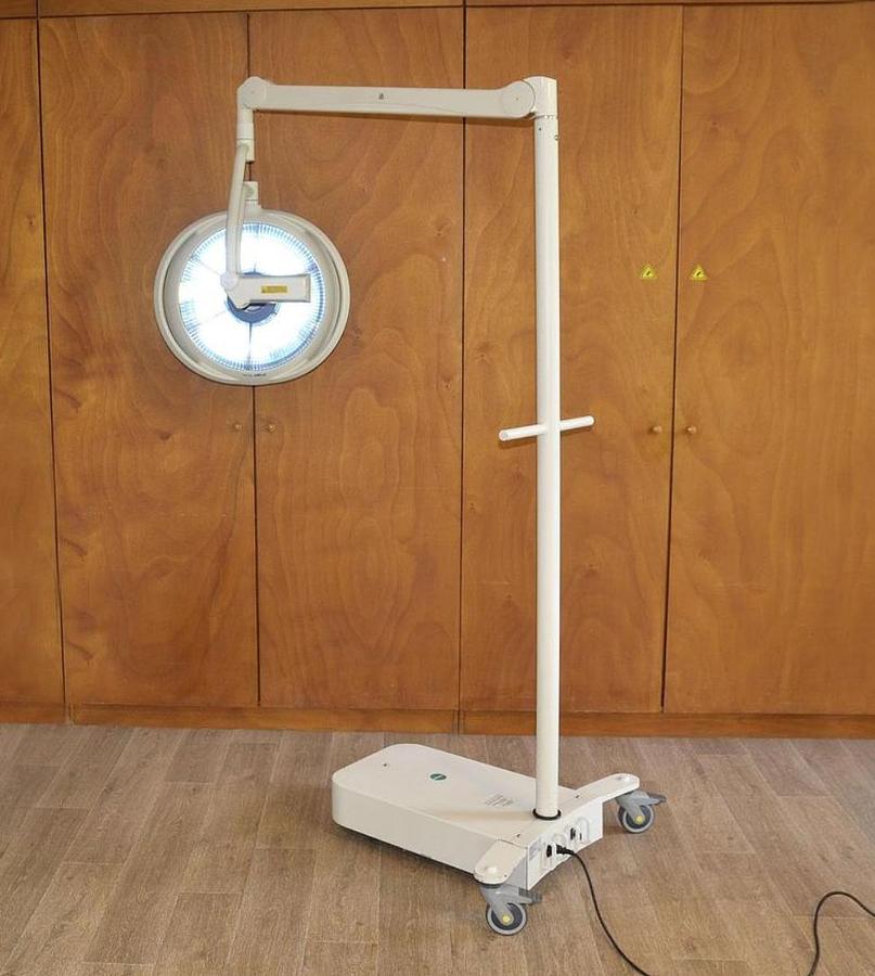 D'occasion ECLAIRAGE OPÉRATOIRE DRAEGER SOLA MOBILE