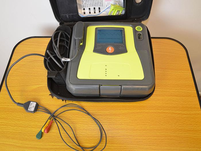 D'occasion DÉFIBRILLATEUR ZOLL AED PRO