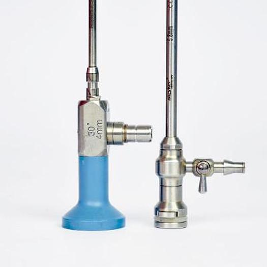 Used ARTHROSCOPE STRYKER 4mm 30deg WITH SHIRT