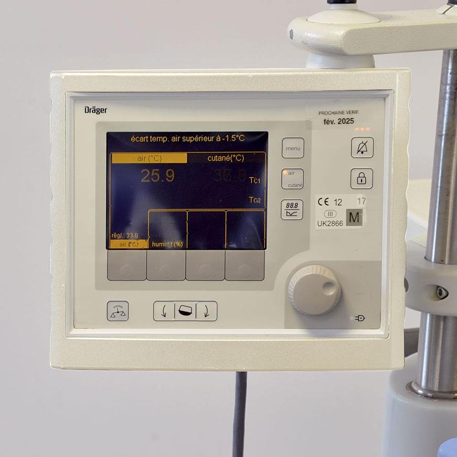 D'occasion DRAGER CALEO INCUBER WITH MATTRESS