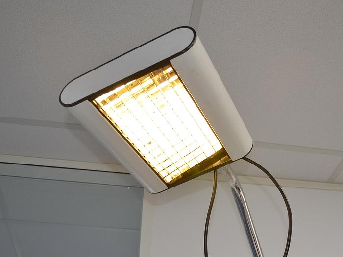 D'occasion LAMPE A FENTE HAAG STREIT 900 SUR SA TABLE ET SON SIEGE A HAUTEUR VARIABLE ELECTRIQUE