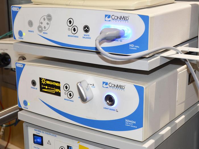 original-d-occasion-colonne-d-endoscopie-conmed-hd-haute-definition-coeliochirurgie.JPG