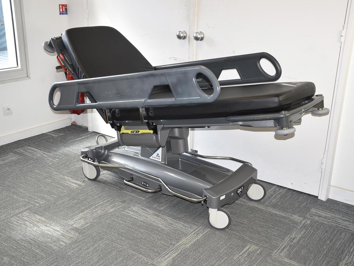 D'occasion ANETIC AID QA3 HYDRAULIC STRETCHER TROLLEY