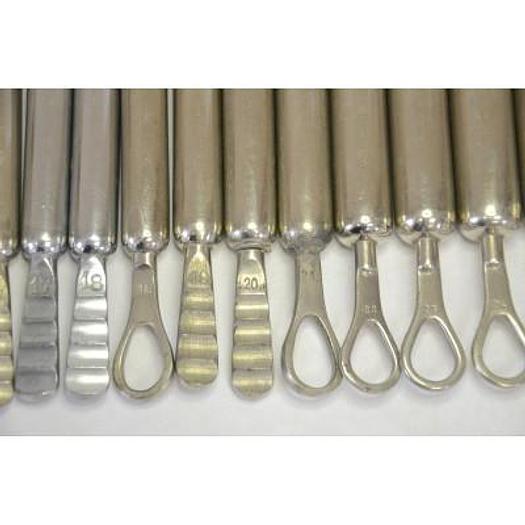 Used SET OF CANDLES IN DIFFERENT SIZES