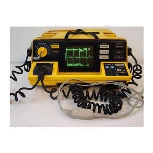 Used PORTABLE DEFIBRILLATOR + SCOPE HP CODE MASTER 100