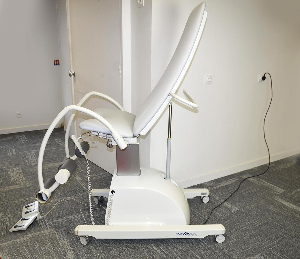 original-d-occasion-table-de-consultation-gynecologique-novak-n-duo.JPG