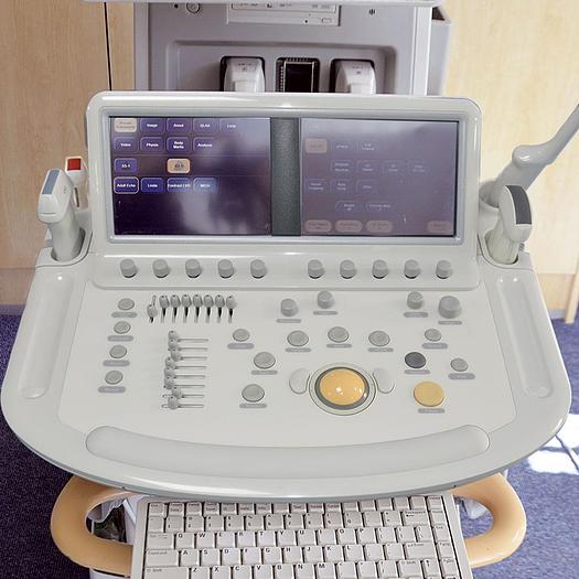 Used ECHOCARDIOGRAPHE PHILIPS IE33 RADIO CARDIO GYNECO