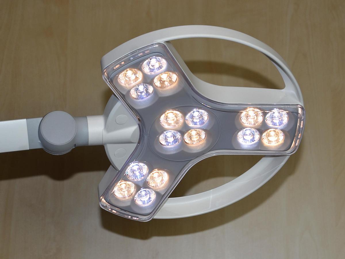 original-d-occasion-lampe-d-examen-mobile-led-brandon.JPG