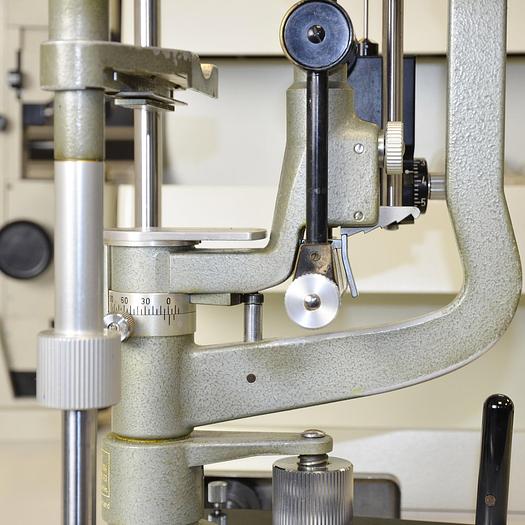 D'occasion LAMPE A FENTE HAAG STREIT BM 900 MOUVEMENTS TRIDIMENTIONNELS AVEC TONOMÉTRE  À APLANATIONS