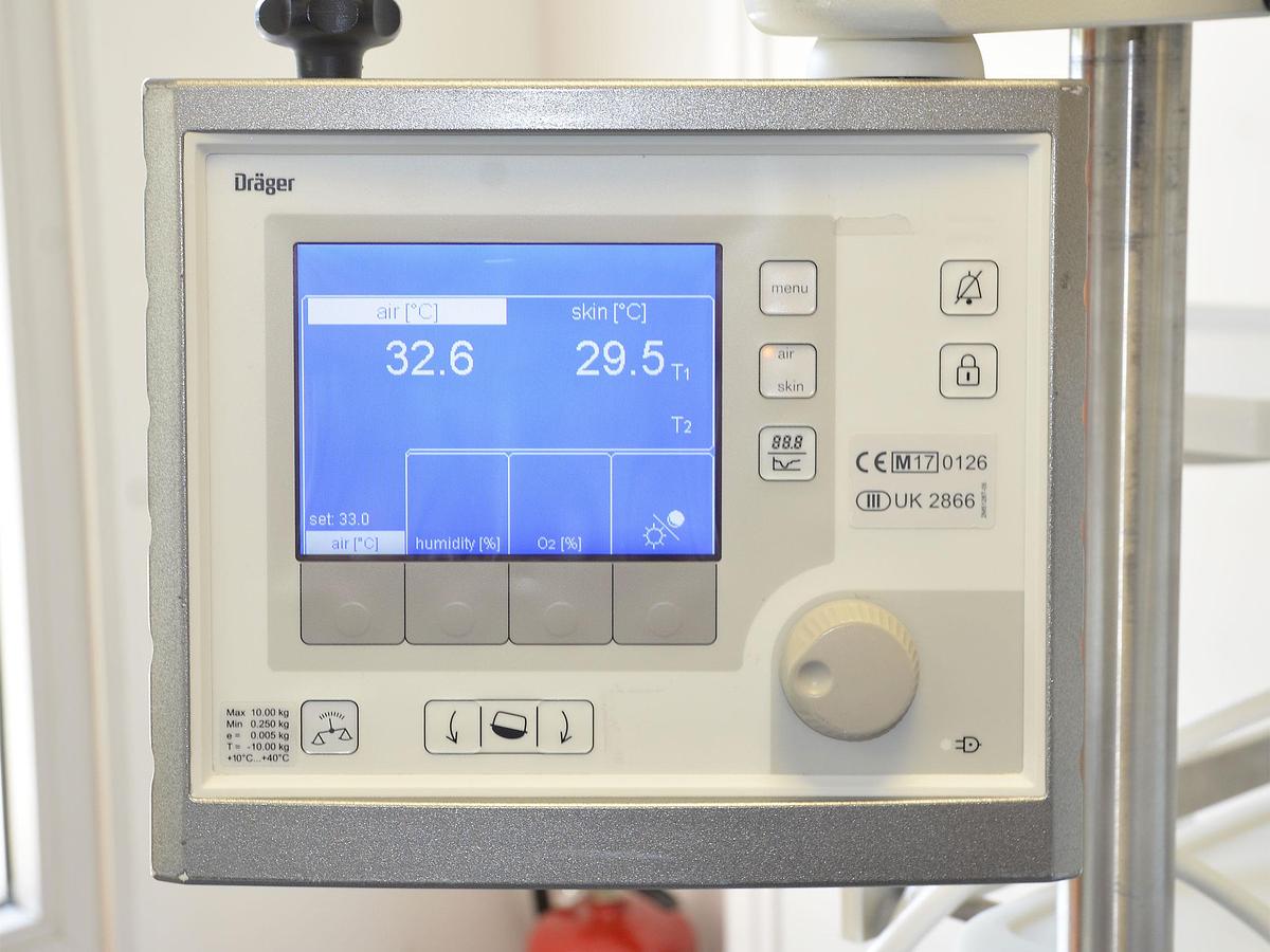 D'occasion DRAGER CALEO INCUBER WITH MATTRESS