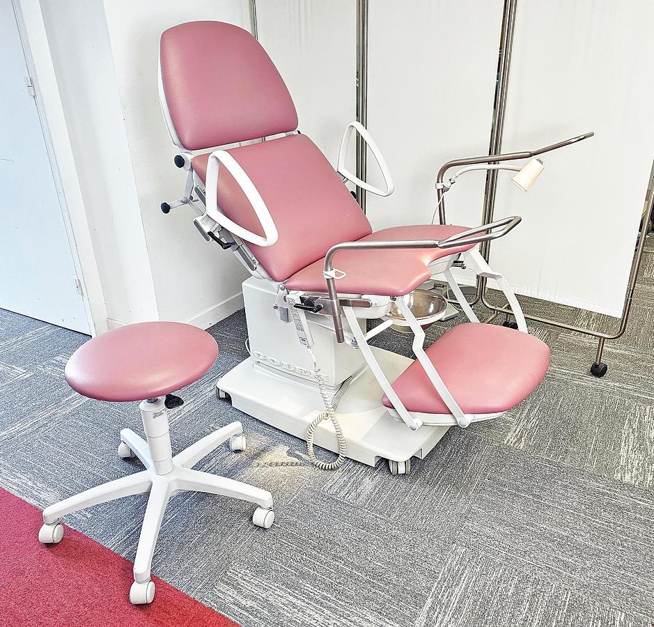 D'occasion GOLEM ELECTRIC GYNECOLOGICAL EXAMINATION COUCH