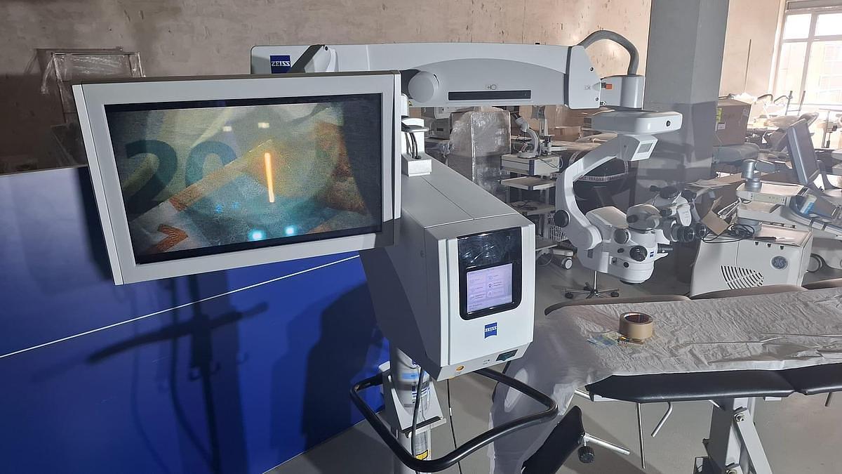 D'occasion KARL ZEISS LUMERA 700 OPERATING OPHTHALMOLOGY MICROSCOPE