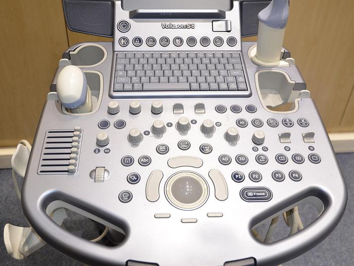 D'occasion ECHOGRAPHE GENERAL ELECTRIC VOLUSON S8
