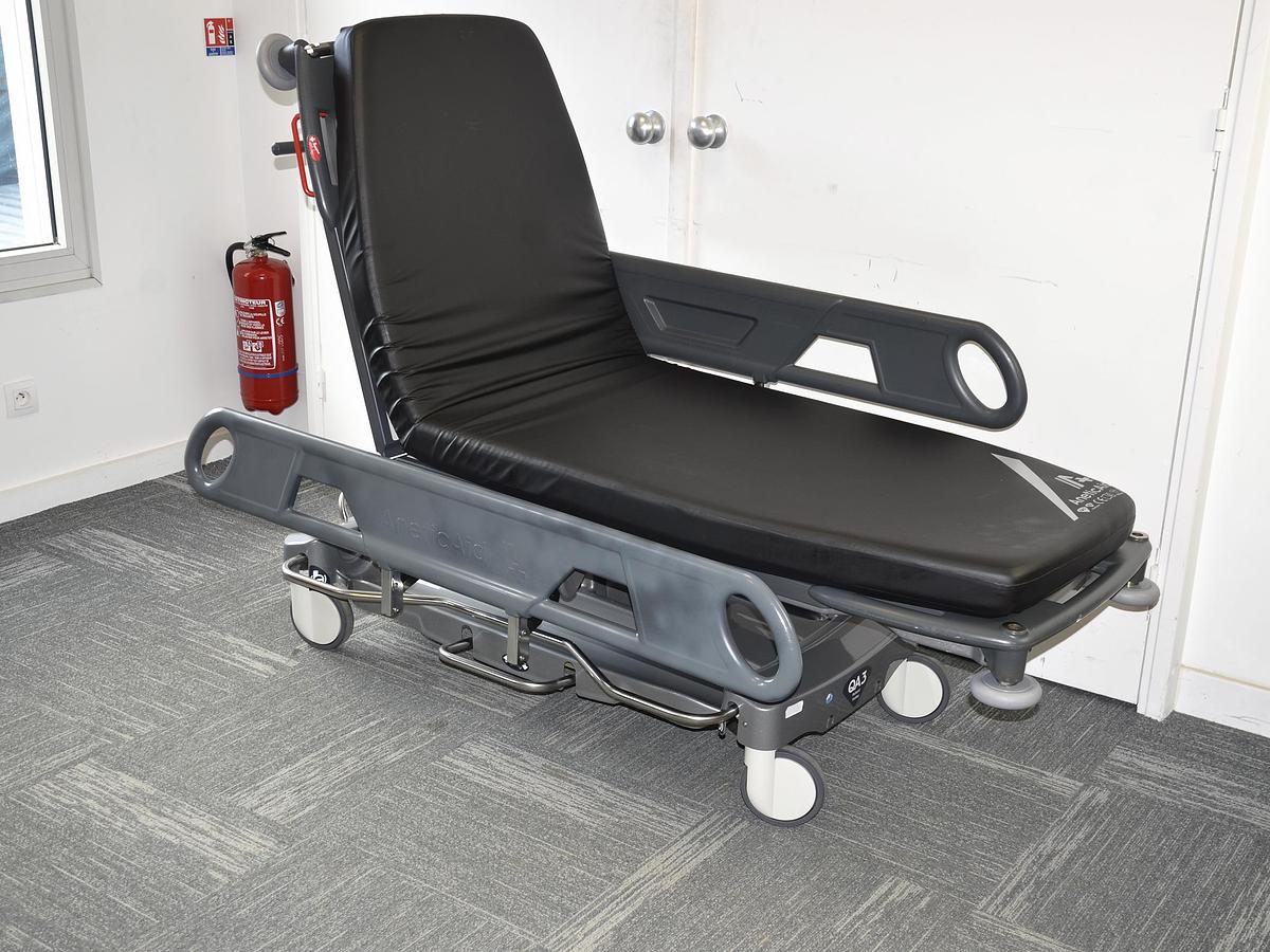D'occasion ANETIC AID QA3 HYDRAULIC STRETCHER TROLLEY