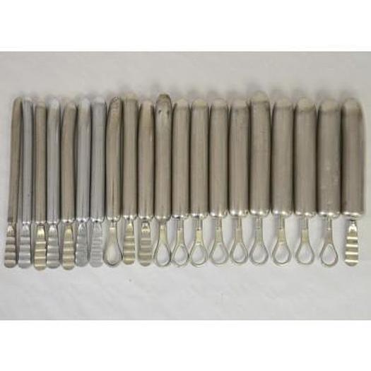 Used SET OF CANDLES IN DIFFERENT SIZES