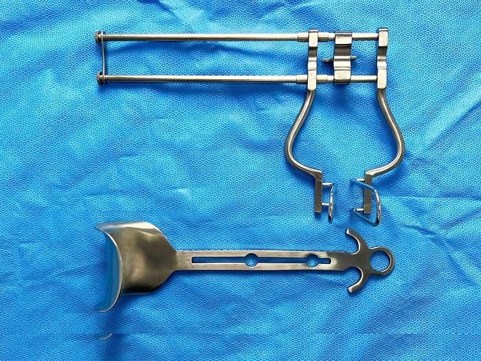 Used BALFOUR RETRACTOR SET