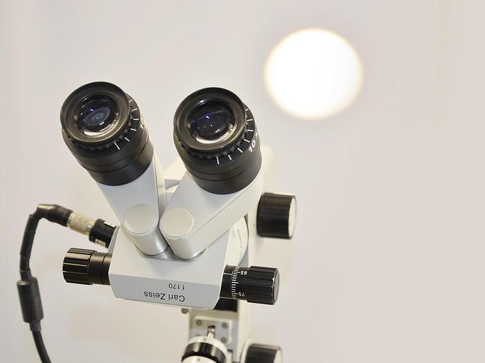 D'occasion COLPOSCOPE CARL ZEISS 150 FC AVEC SORTIE VIDEO