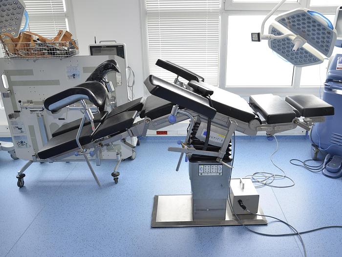 D'occasion TABLE D'OPERATION TRUMPF JUPITER AVEC SES ACCESSOIRES TRES BEL ETAT