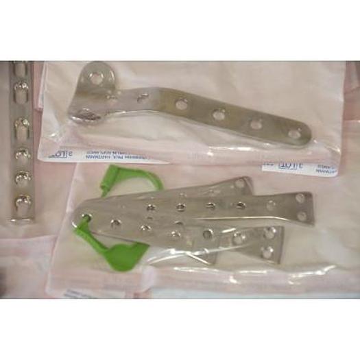 Used SET OF DIFFERENT-SIZED PLATES AND ORTHOPEDIC PINS