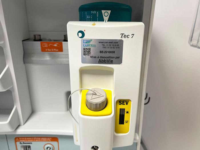 Used GENERAL ELECTRIC ADVANCE CS2 ANESTHESIA RESPIRATOR with MONITORING ANESTHESIA CARESCAPE