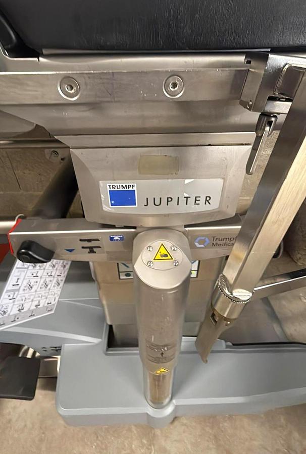 original-d-occasion-table-d-operation-electrique-trumpf-jupiter-avec-ses-accessoires.jpg
