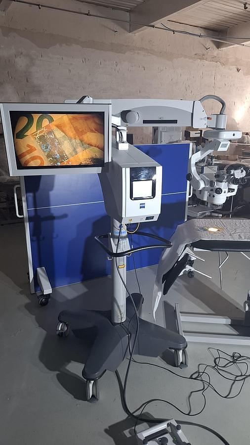 D'occasion KARL ZEISS LUMERA 700 OPERATING OPHTHALMOLOGY MICROSCOPE