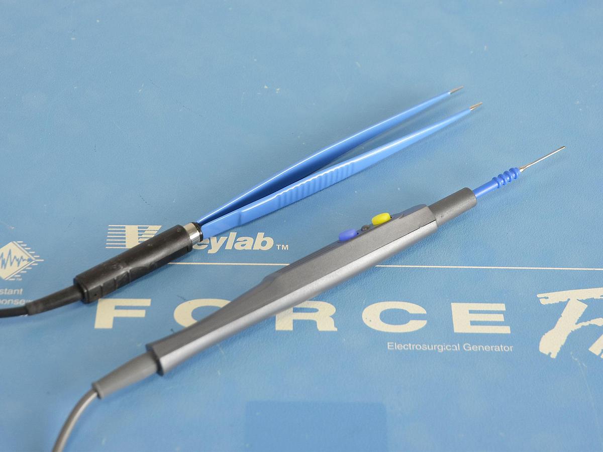 D'occasion VALLEYLAB FORCE FX SINGLE-POLAR AND BIPOLAR ELECTRICAL SCALPEL