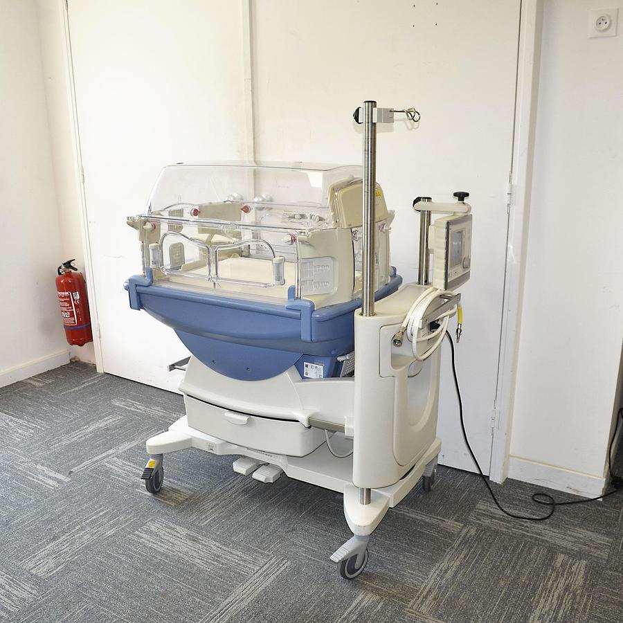 D'occasion DRAGER CALEO INCUBATOR WITH MATTRESS