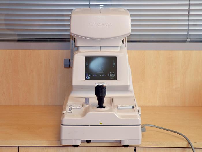 Used AUTO-KERATO-REFRACTOMETER TOPCON KR 8900