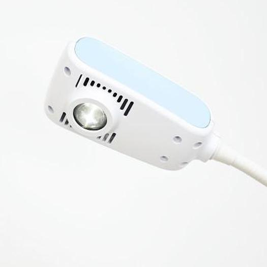 WELLCH ALLYN GS300 LED EXAMINATION LAMP ON WHEELED STAND