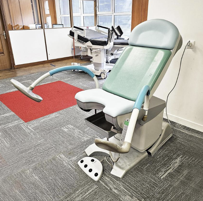 D'occasion CHAISE GYNECOLOGIQUE SCHMITZ MEDI-MATIC