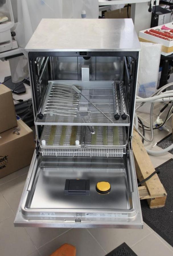 D'occasion LAVE SABOTS MIELE PG 8592  AVEC ACCESSOIRES