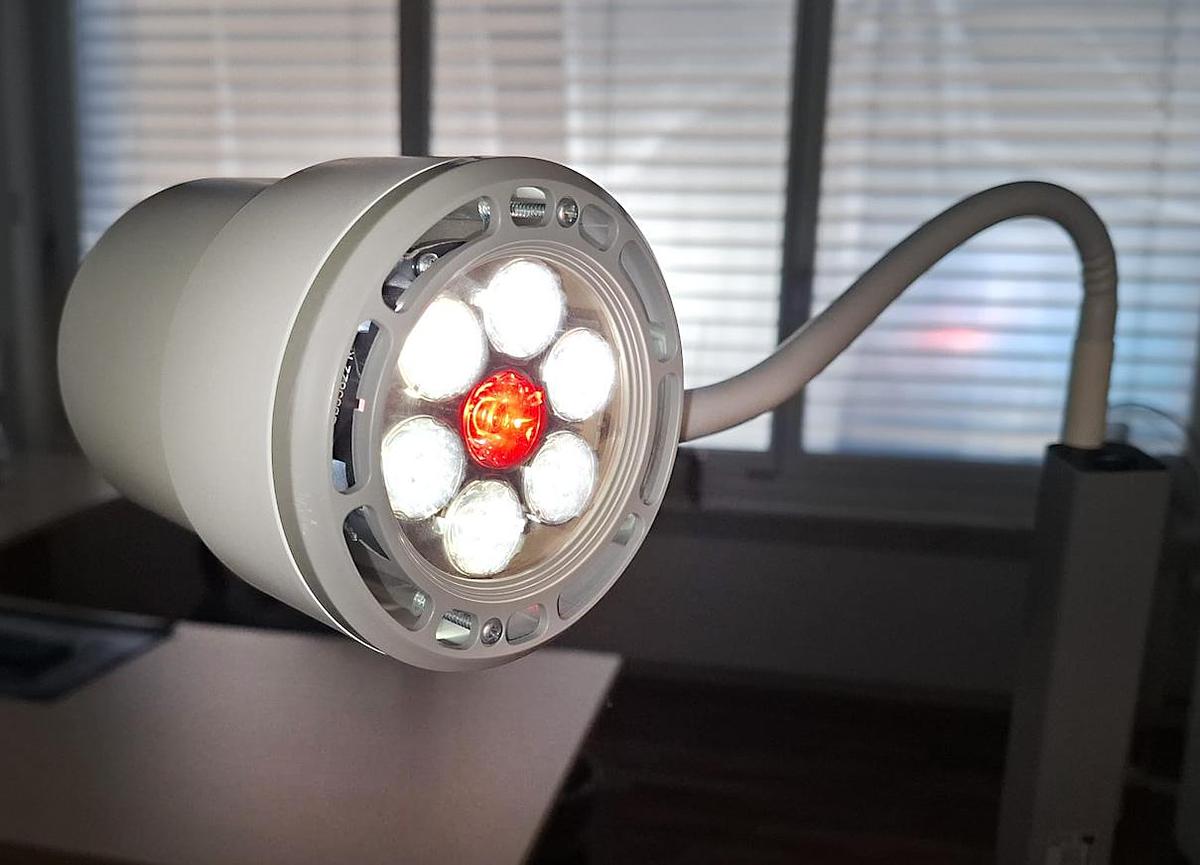 D'occasion DERUNGS LICHT AG EXAMINATION LAMP, LED ON MOBILE STAND