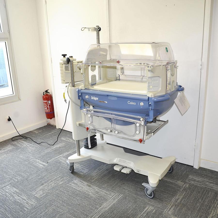 D'occasion DRAGER CALEO INCUBER WITH MATTRESS