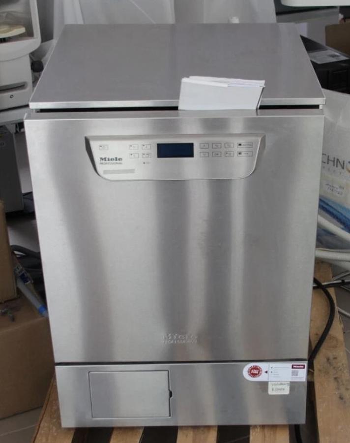 D'occasion LAVE SABOTS MIELE PG 8592  AVEC ACCESSOIRES