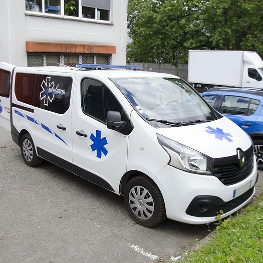 Used AMBULANCE RENAULT TRAFFIC AMENAGÉ