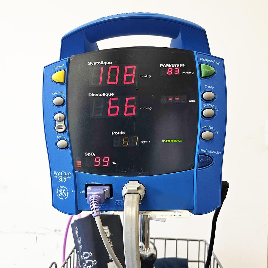 D'occasion DINAMAP PROCARE 300 GENERAL ELECTRIC MONITORING STANDARD