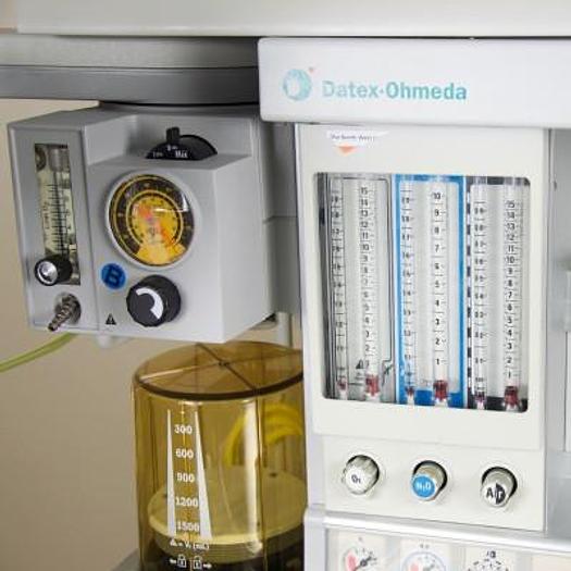 Used DATEX OHMEDA S5 ANESTHESIA VENTILATOR WITH SEVOTEC 5 AND ISOTEC 4 RESERVOIRS