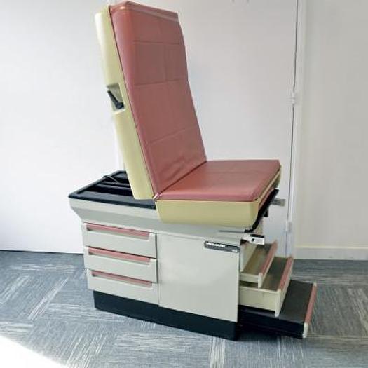 Used MIDMARK PROMOTAL 404 EXAMINATION TABLE WITH DRAWERS AND STIRRUPS