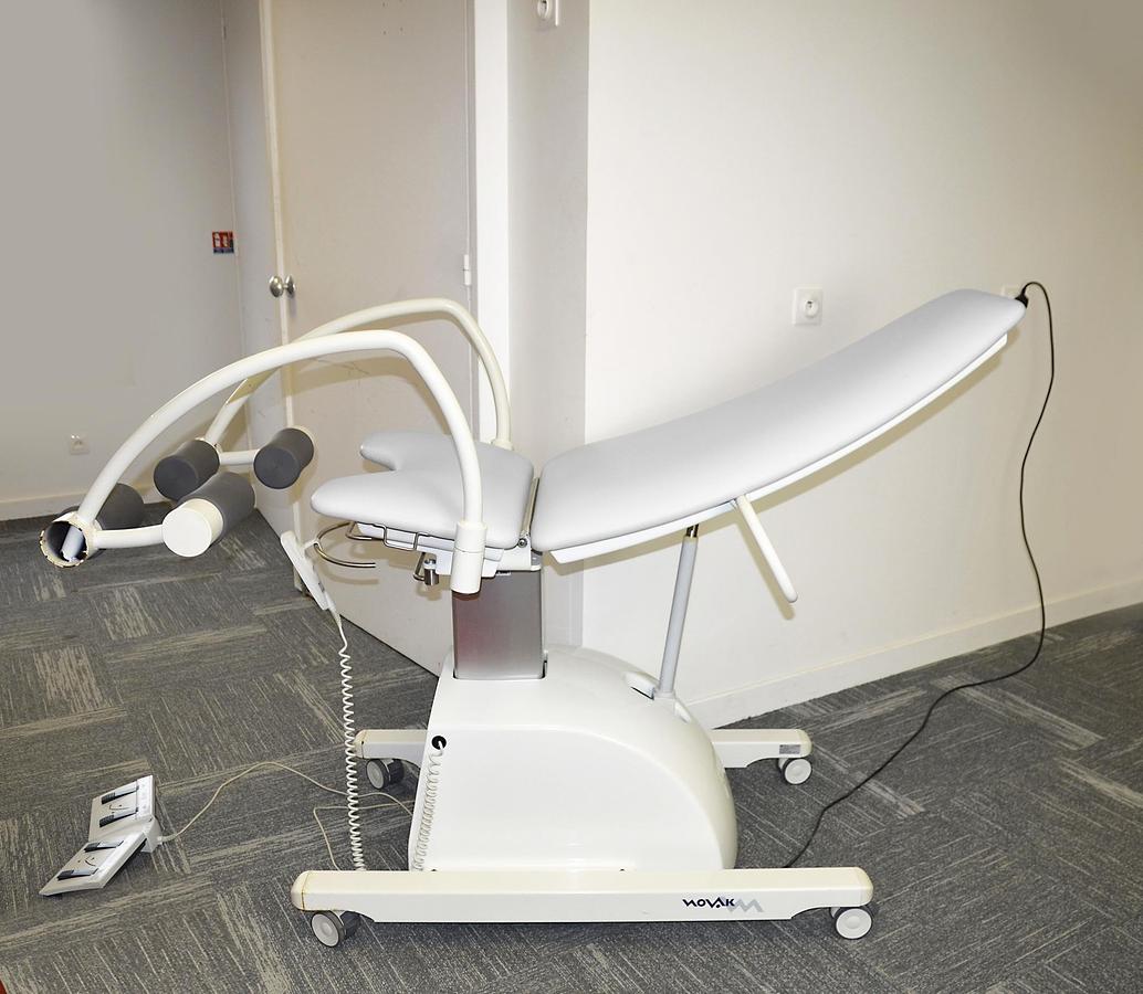 original-d-occasion-table-de-consultation-gynecologique-novak-n-duo.JPG