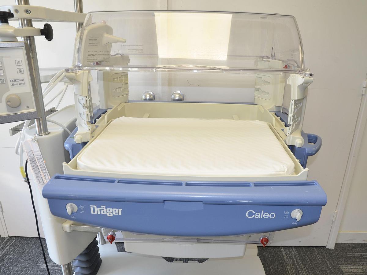D'occasion DRAGER CALEO INCUBER WITH MATTRESS