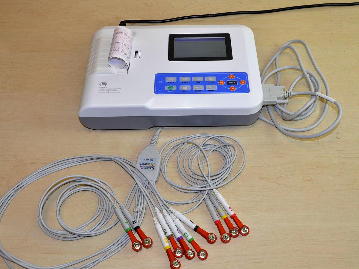 D'occasion 3-CHANNEL ELECTROCARDIOGRAPH