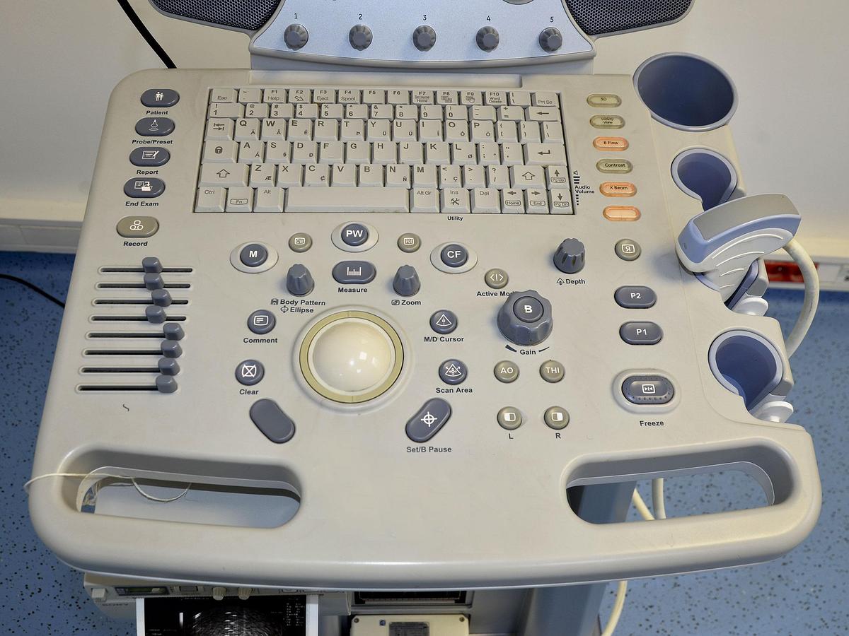 D'occasion GE LOGIQ P6 ULTRASOUND with 2 probes